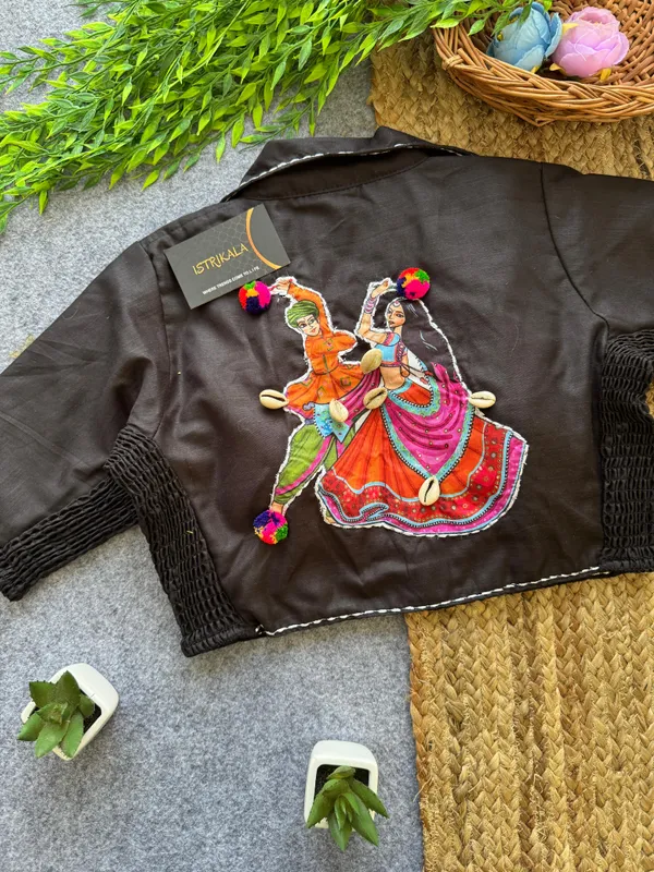 Diwali_Special_Garba_Couple_Appliqué_Crop_Blouse