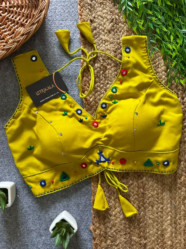 Diwali_Special_Mirror_Work_Triangle_Appliqué_Padded_Halter_Blouse