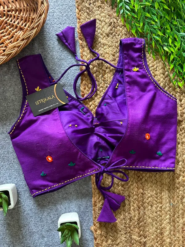 Diwali_Special_Mirror_Work_Triangle_Appliqué_Padded_Halter_Blouse