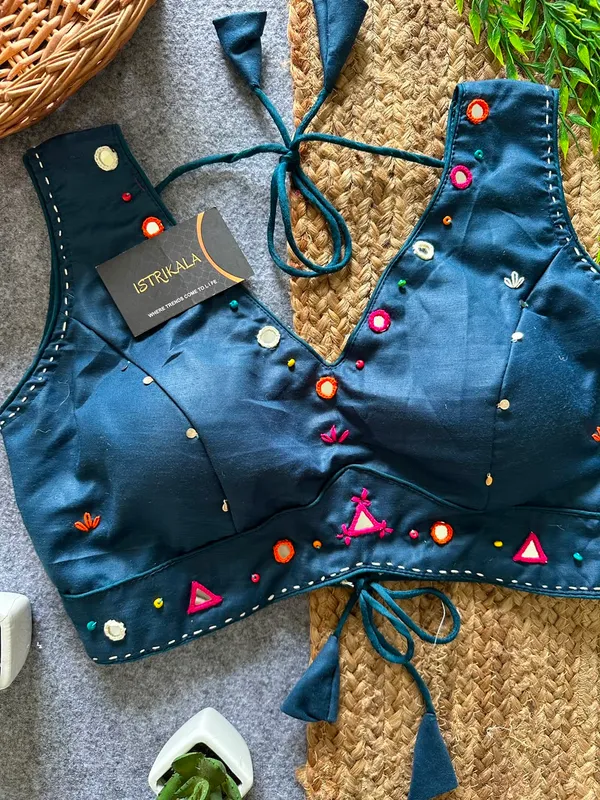 Diwali_Special_Mirror_Work_Triangle_Appliqué_Padded_Halter_Blouse