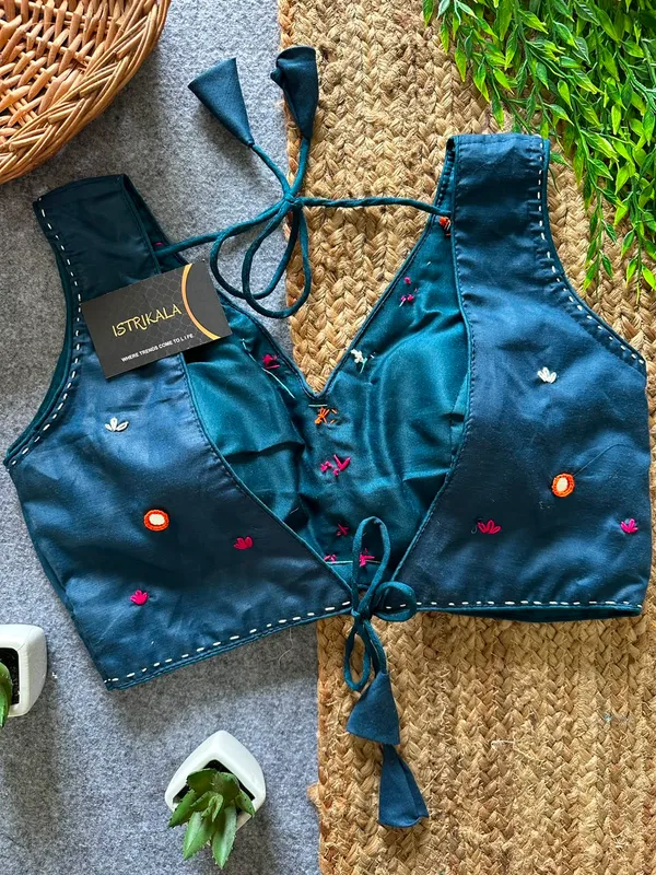 Diwali_Special_Mirror_Work_Triangle_Appliqué_Padded_Halter_Blouse