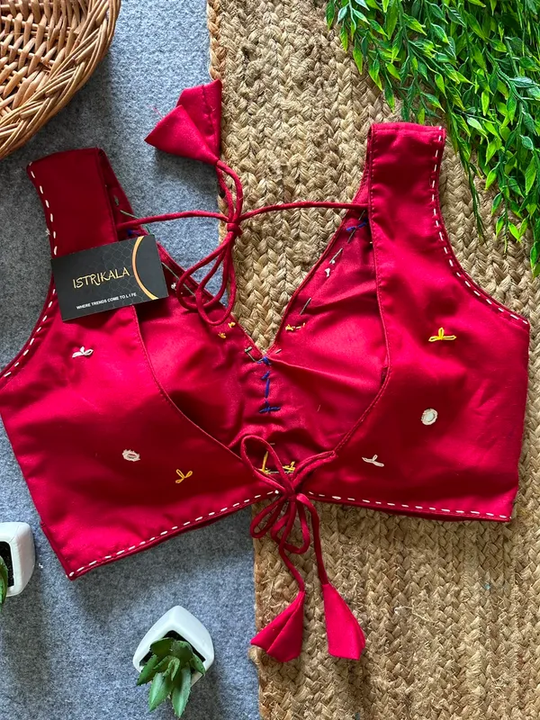 Diwali_Special_Mirror_Work_Triangle_Appliqué_Padded_Halter_Blouse