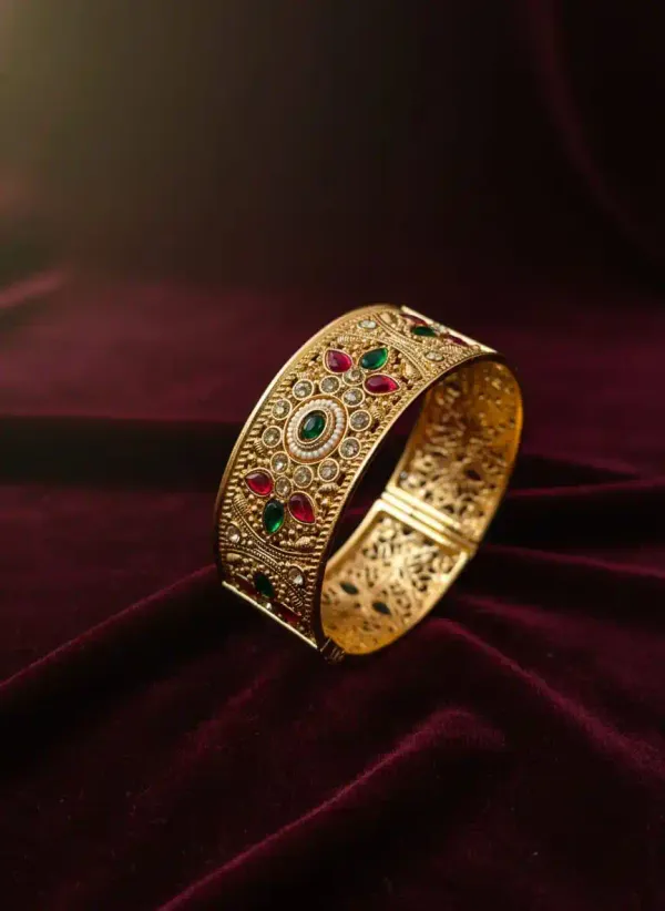 Traditional_Indian_Gold_Bangles_With_Intricate_Meenakari_&_Stone_Work