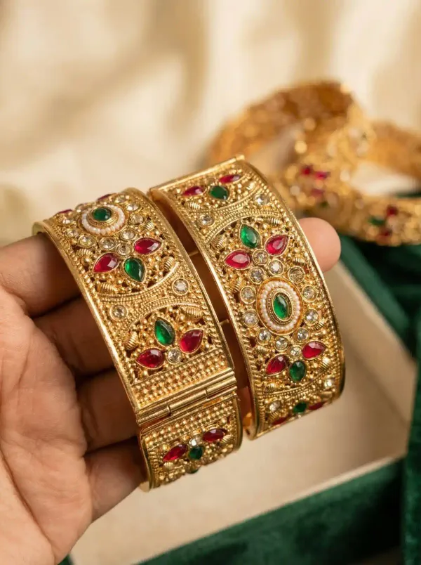 Traditional_Indian_Gold_Bangles_With_Intricate_Meenakari_&_Stone_Work