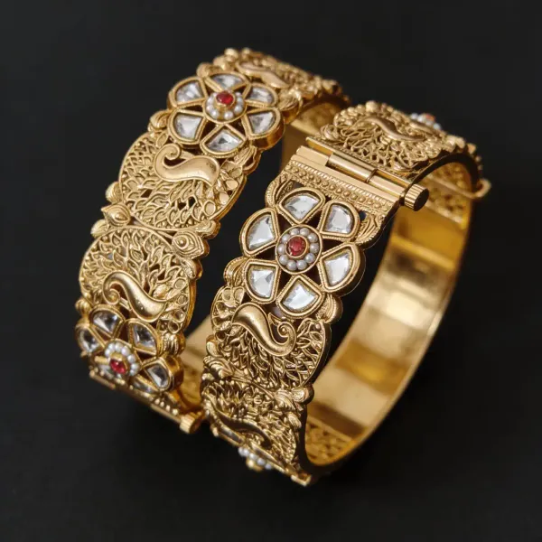Classic_Indian_Kundan_Gold_Bangles_With_Intricate_Filigree_Design