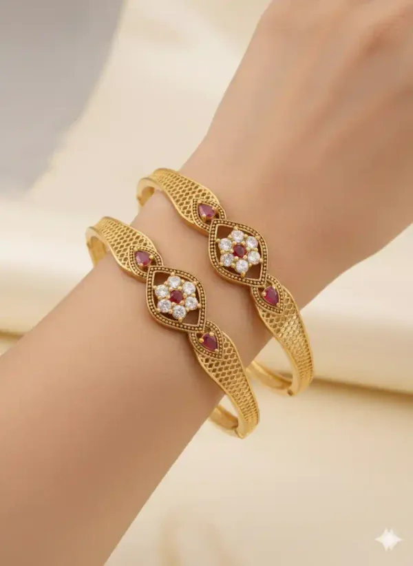Micro_Gold_Plated_Ad_Diamond_Studed_Fancy_Flower_Bangle
