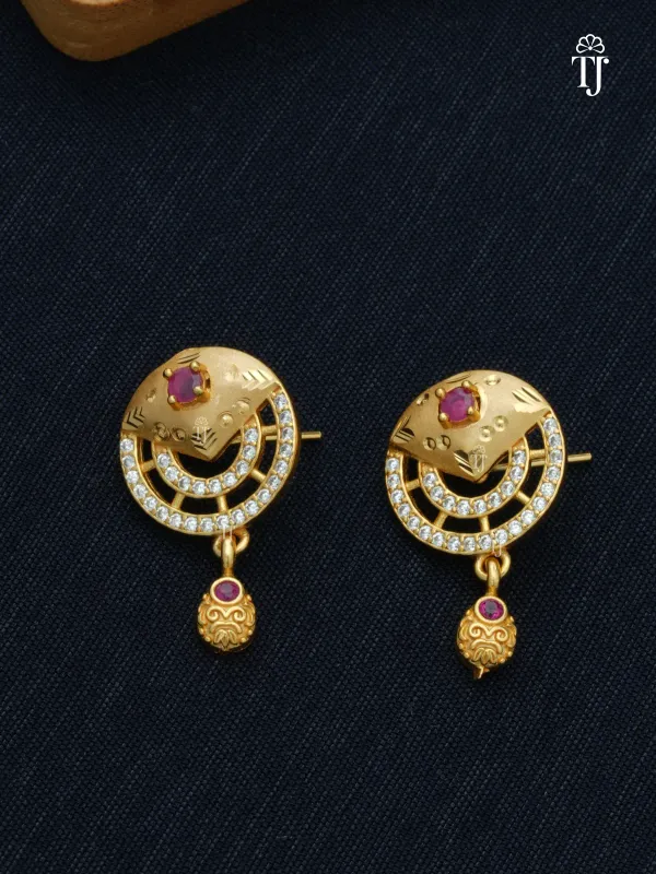 Elegant_Gold_Plated_Ruby_&_Diamond_Designer_Pendant_Set_For_Women