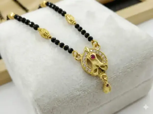 Classic_Gold-Finish_Ad_Diamond_Fancy_Leaf_Design_18_Inches_Mangalsutra