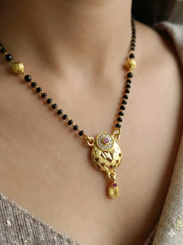 Traditional_Heart-Cut_Gold_Mangalsutra_With_Ruby_&_Stone_Detailing(18_Inches)
