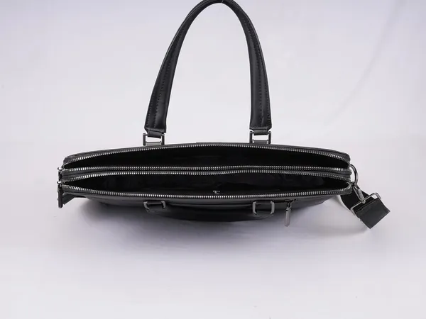 Stylish_Black_Leather_Duffle_Bag_For_Men_&_Women_(made_with_Premium_Leather)
