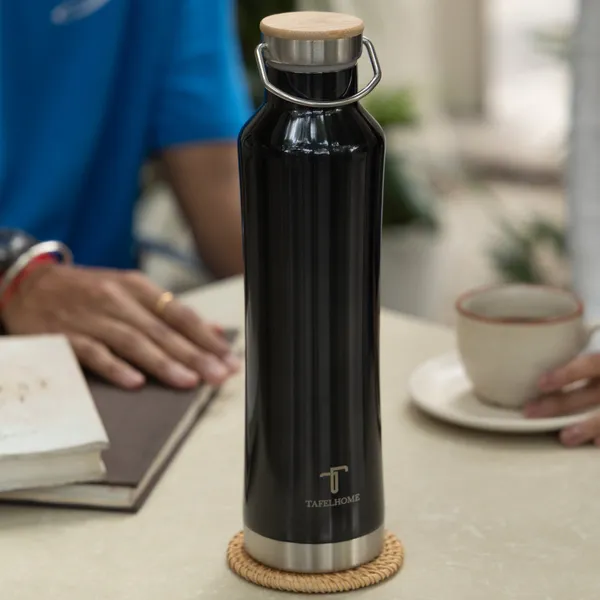 Glossy_Black_Stainless_Steel_Water_Bottle_For_Unisex