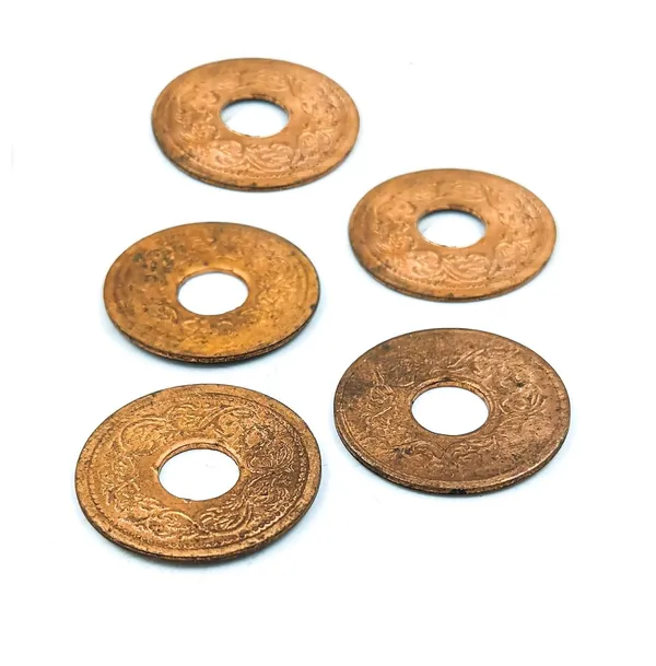 Copper_Coin_With_Hole_(Pack_Of_21)_Carry_The_Coins_In_A_Wallet_Or_Purse_To_Attract_Financial_Abundance_And_Prosperity.