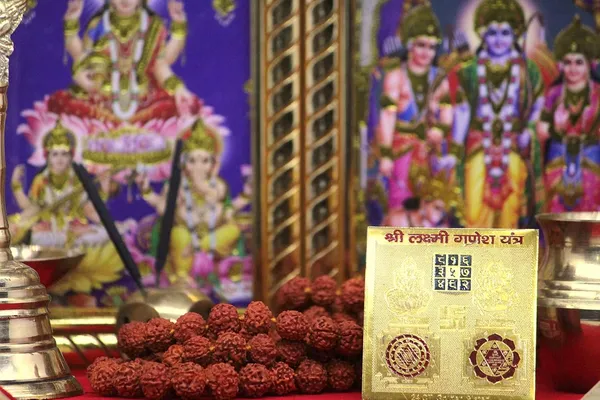 Shree_Laxmi_Ganesh_Yantra_Brings_The_Combined_Benefits_Of_Lakshmi_And_Ganesh_Yantra._Energised,Copper,Multicolor_(2X2_Inch);_Ach120