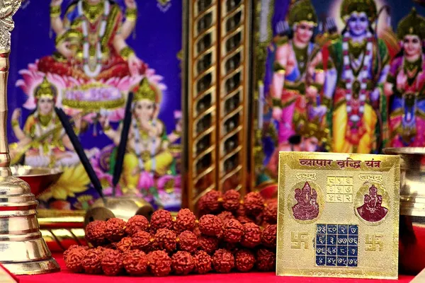 Shri_Vyapar_Vridhi_Yantra_For_Growth_In_Business_And_Bringing_Huge_Wealth.Pocket_Yantram,Energised,Copper,Multicolor_(2X2_Inch);Ach122