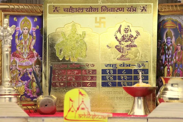 Shri_Guru-Rahu_Chandal_Yog_Nivaran_Yantra_With_Mantra_Removes_Misfortune,_Lessen_Chances_Of_Defamation,_Boosts_Intuition.Energised,Copper,Multicolor_(6X6_Inch);Ach164