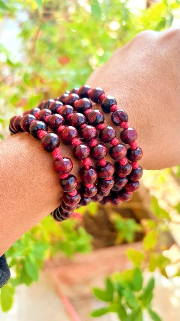 Knotted_108+1(Beads)_Holy_Lal_Chandan_Mala_For_|Wearing||Japa||Meditation||Chanting||Mantra||Puja|.Unisex_Red_Sandalwood_Rosary_Mala,(Bead_Size:_8Mm);Ach221