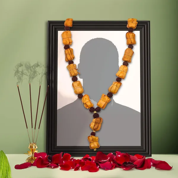 Sandalwood_Along_With_5_Mukhi_Rudraksh_Beads_(Bandh_Fool)_Scented_Photo_Frame_Mala_|_Chandan_Scented_Wooden_Chaal_|_Garland_For_Photos_Of_Loved_Ones_|_Garland_For_God|,(20_Inch)