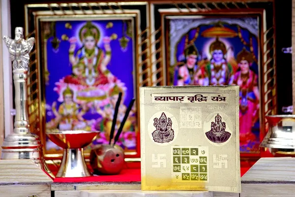 Shri_Vyapar_Vridhi_Yantra_For_Growth_In_Business_And_Bringing_Huge_Wealth.Pocket_Yantram,Energised,Copper,Multicolor_(3X3_Inch);Ach44