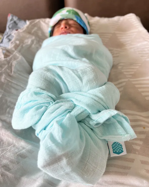 Aqua_Anti-Bacterial_and_Soft_Material_Swaddle