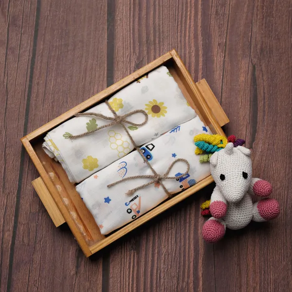 Beehive_Crane_Anti-Bacterial_and_Soft_Material_Swaddle