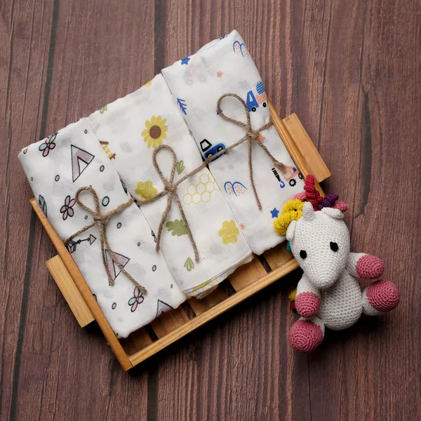 Beehive_Crane_Tent_Anti-Bacterial_and_Soft_Material_Swaddle