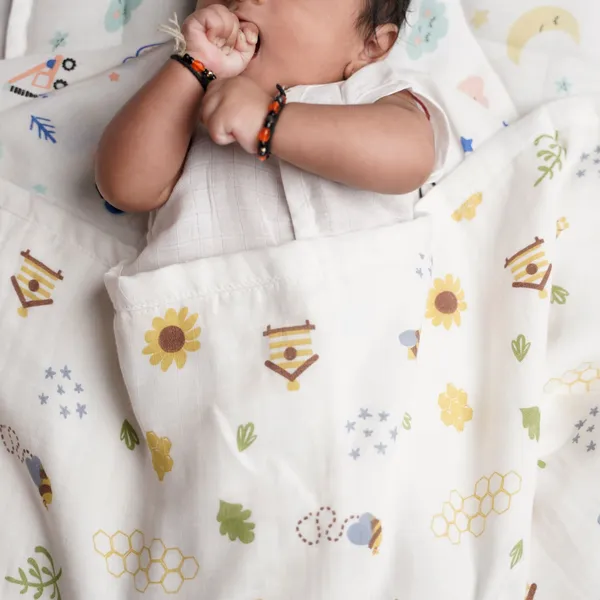 Beehive_Anti-Bacterial_and_Soft_Material_Swaddle