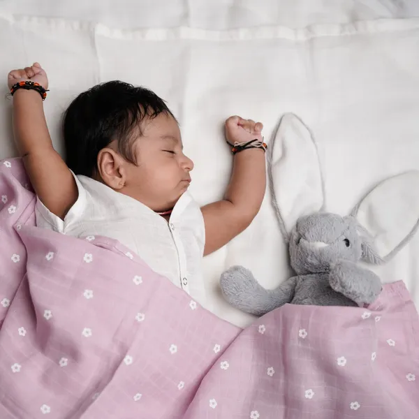 Olive_Lilac_Anti-Bacterial_and_Soft_Material_Swaddle