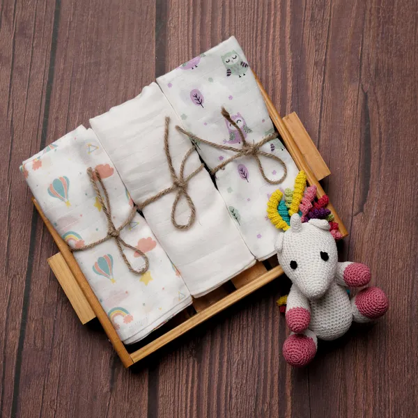 Owl_White_Rainbow_Anti-Bacterial_and_Soft_Material_Swaddle