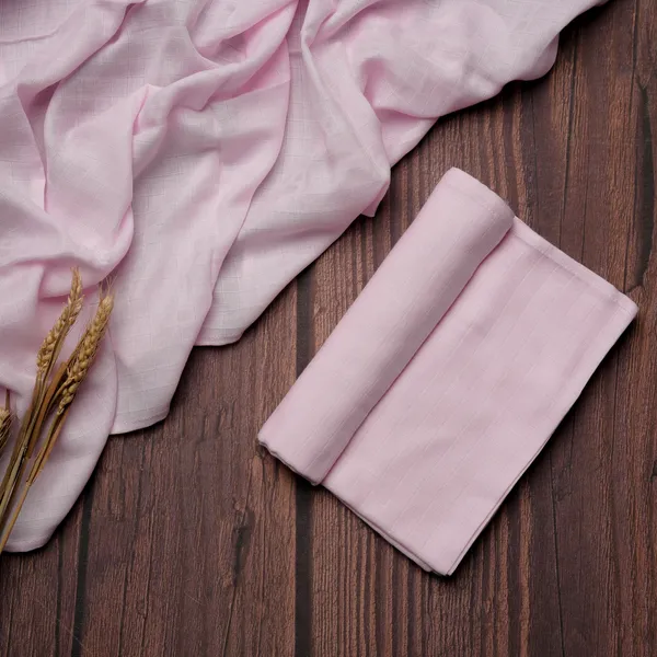 Pink_Anti-Bacterial_and_Soft_Material_Swaddle