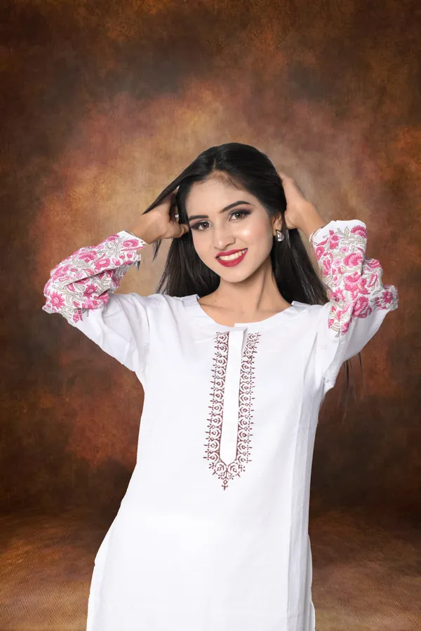 White_Embroidered_Kurta_With_Pant_For_Women