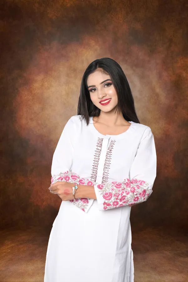 White_Embroidered_Kurta_With_Pant_For_Women