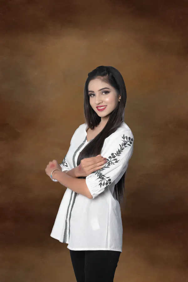 White_Cotton_Embroidered_Tunic_For_Women