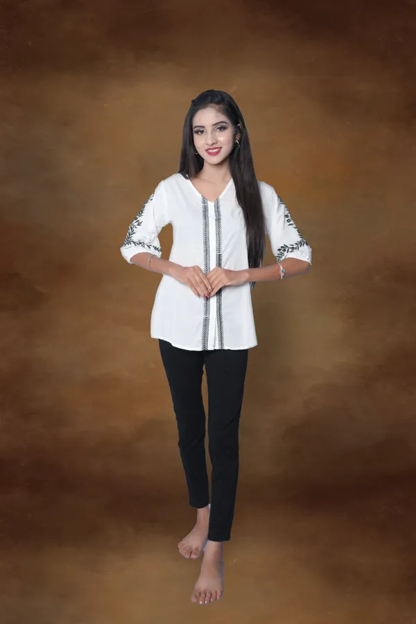 White_Cotton_Embroidered_Tunic_For_Women