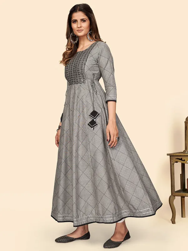 Grey_Embroidered_Anarkali_Cotton_Blend_Kurta_For_Women