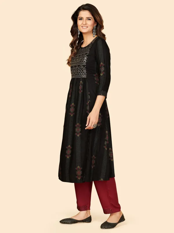Black_Embroidered_Anarkali_Cotton_Kurta_For_Women