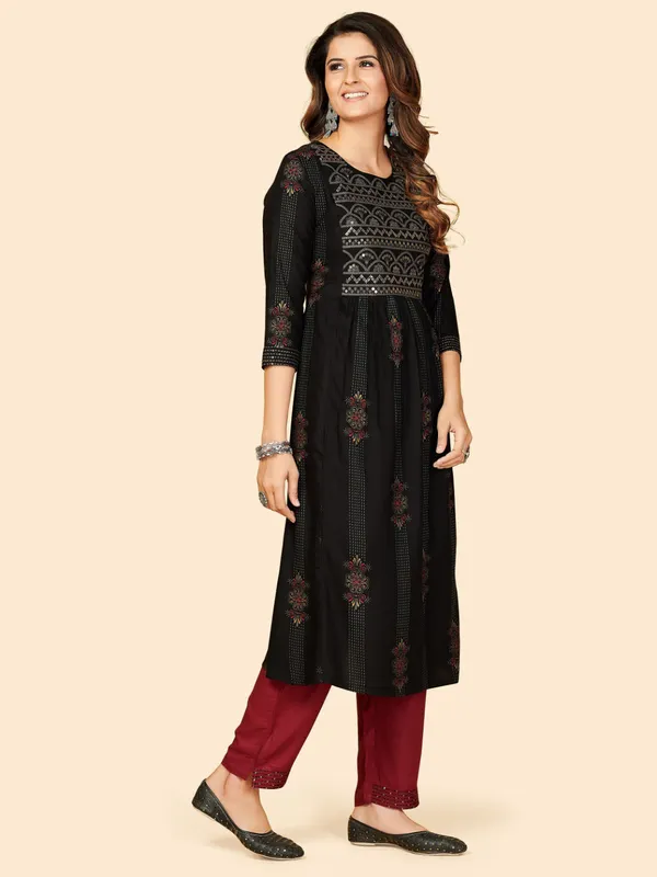 Black_Embroidered_Anarkali_Cotton_Kurta_For_Women