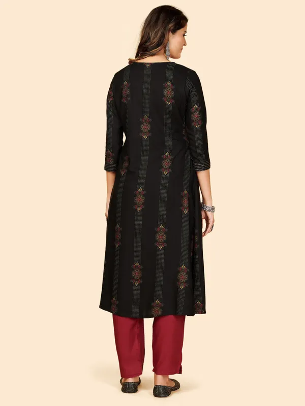 Black_Embroidered_Anarkali_Cotton_Kurta_For_Women