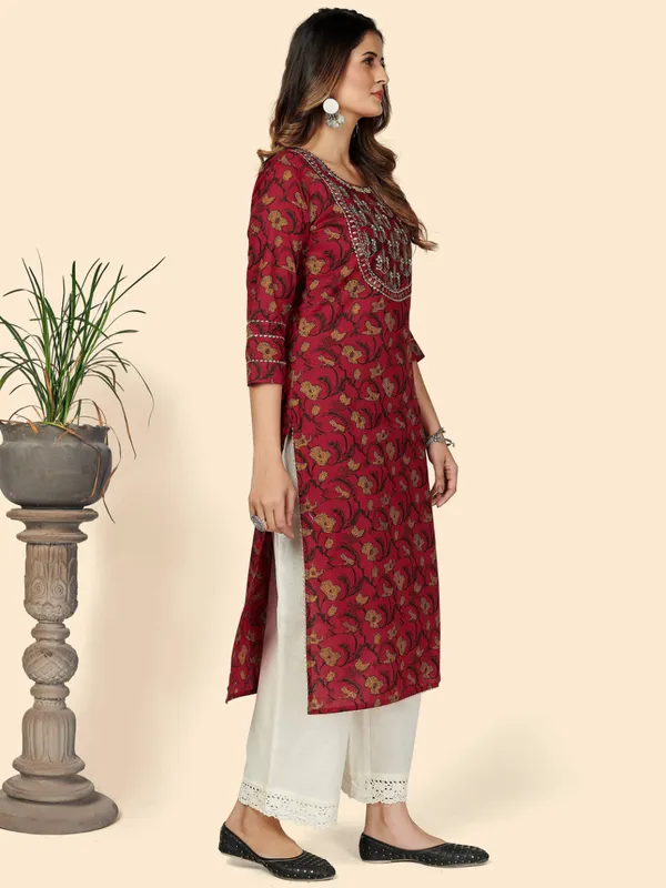 Red_Embroidered_Straight_Cotton_Kurta_For_Women
