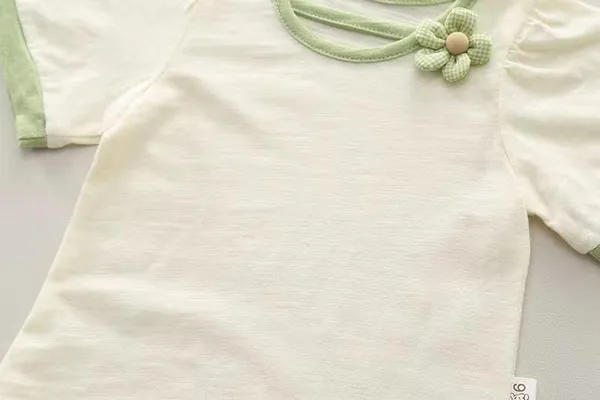 White_Trendy_&_Comfortable_Floral_Ruffle_Set_For_Girls