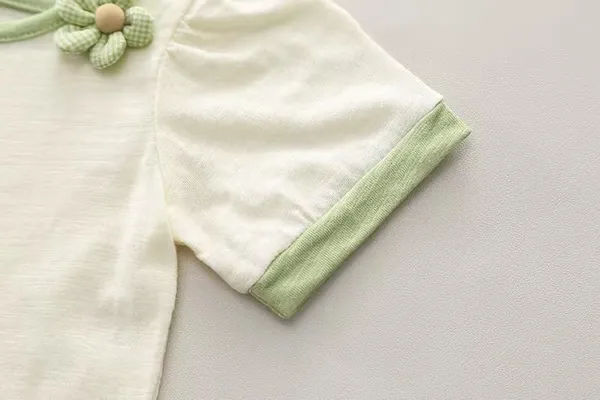 White_Trendy_&_Comfortable_Floral_Ruffle_Set_For_Girls