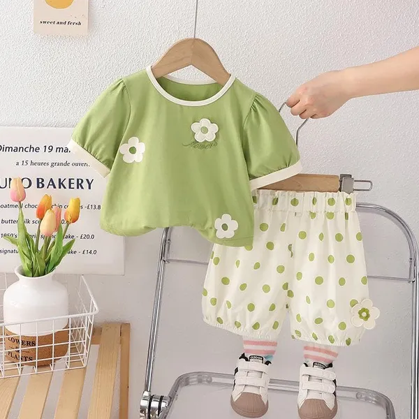 Green_Trendy_&_Comfortable_Polka_Dot_Shorts_Set_For_Girls