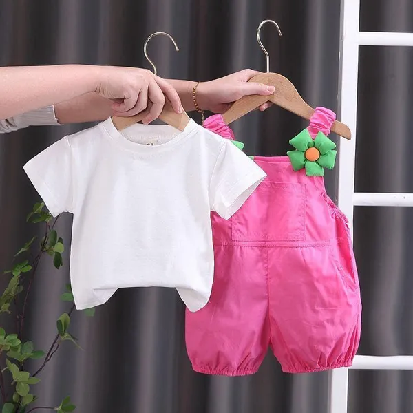 Pink_Trendy_&_Comfortable_Floral_Dungaree_For_Girls