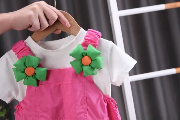 Pink_Trendy_&_Comfortable_Floral_Dungaree_For_Girls
