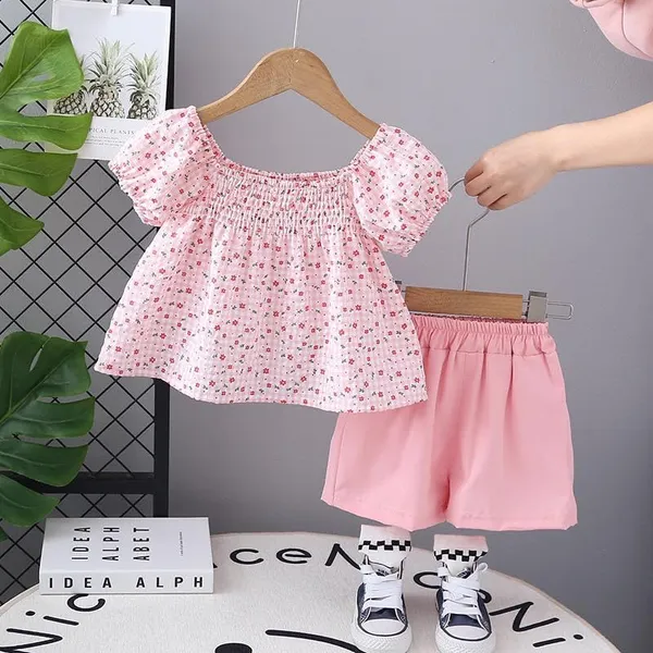 Pink_Trendy_&_Comfortable_Small_Flower_Shorts_Set_For_Girls