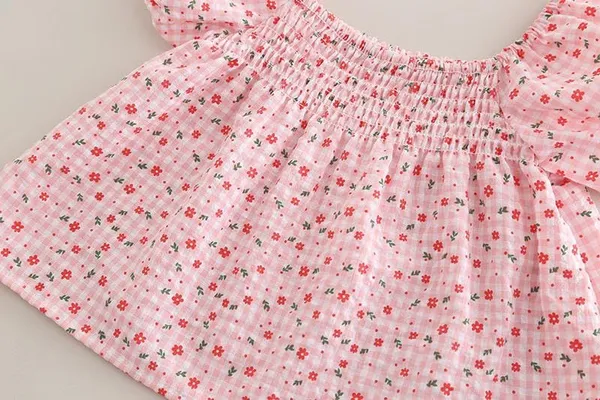 Pink_Trendy_&_Comfortable_Small_Flower_Shorts_Set_For_Girls