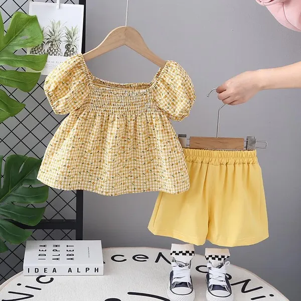 Yellow_Trendy_&_Comfortable_Small_Flower_Shorts_Set_For_Girls