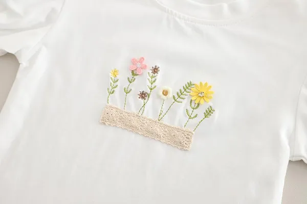 White_Trendy_&_Comfortable_Cotton_T-Shirt_With_Shorts_For_Baby_Girls
