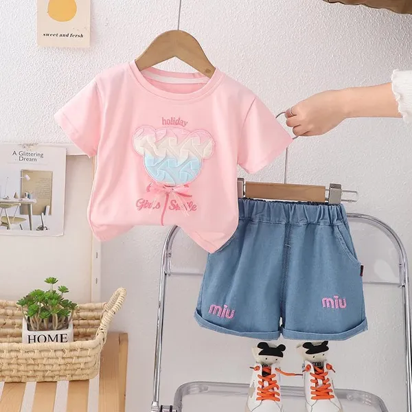 Pink_Trendy_&_Comfortable_Holiday_Shorts_Set_For_Baby_Girls