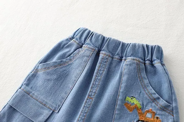 Brown_Trendy_&_Comfortable_Zoo_Shorts_Set_For_Boys