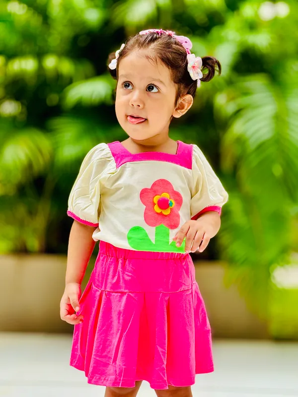 Pink_Trendy_&_Comfortable_Sunny_Bloom_Puff-Sleeve_Top_&_Skirt_Set_For_Girls